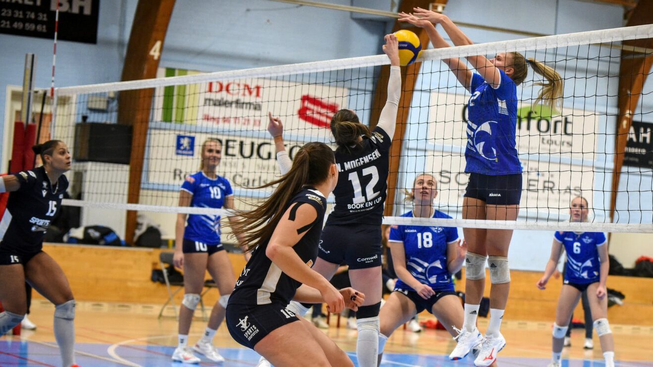 Debutanterne fra DHV Odense kæmper med om volleyball Pokalmedaljer i Aarhus.