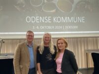 Søren Windell, Tina Saaby og Anette Kold Dahl glæder sig til at tage imod flere hundrede gæster i Odense næste år. Pressefoto