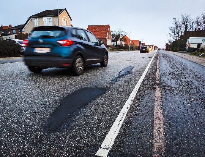 Huller i Odenses veje lappes konstant, men nye opstår lige så hurtigt